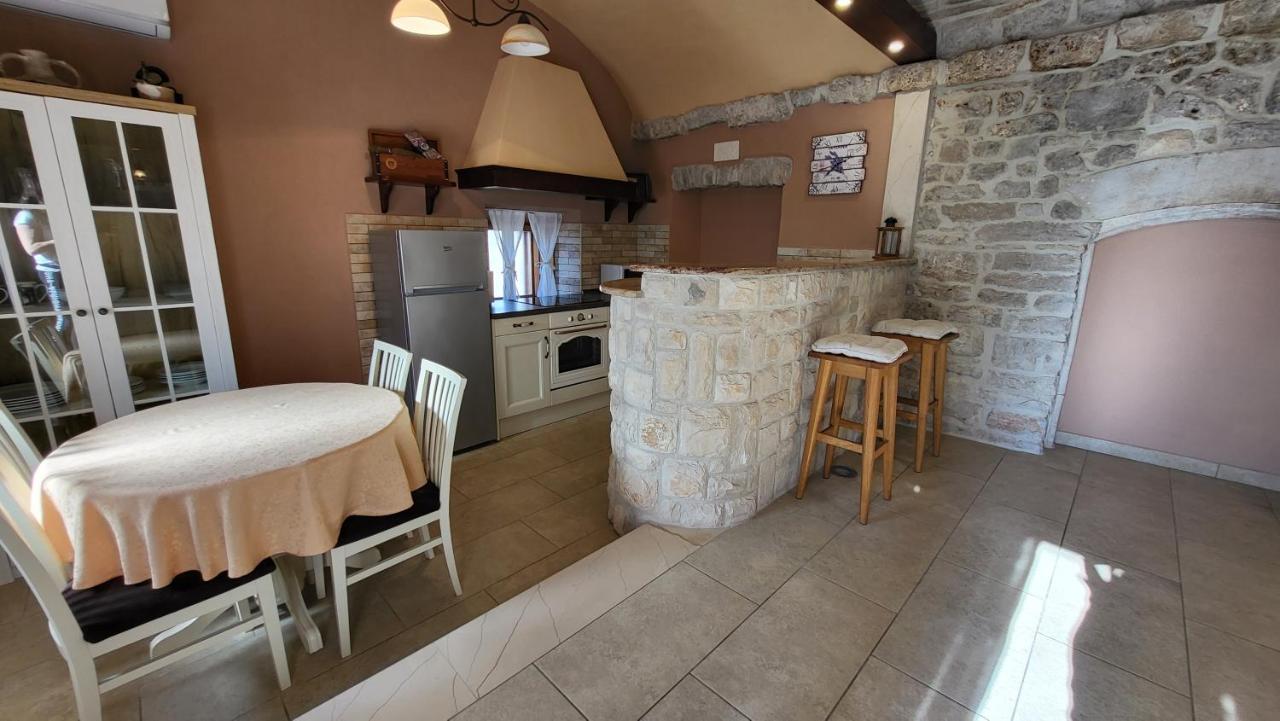 Apartment Stone House Didini Dvori Lumbarda
