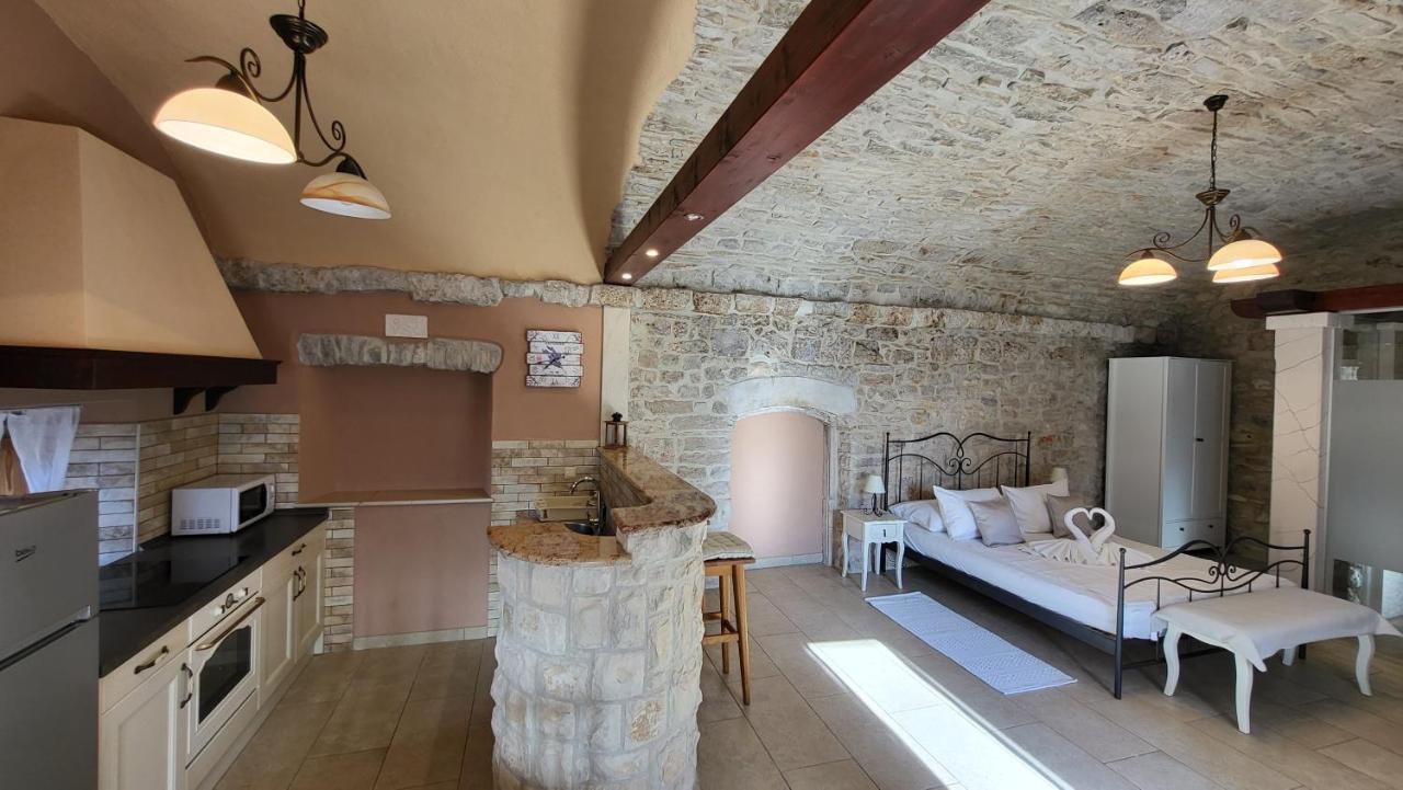 Stone House Didini Dvori *