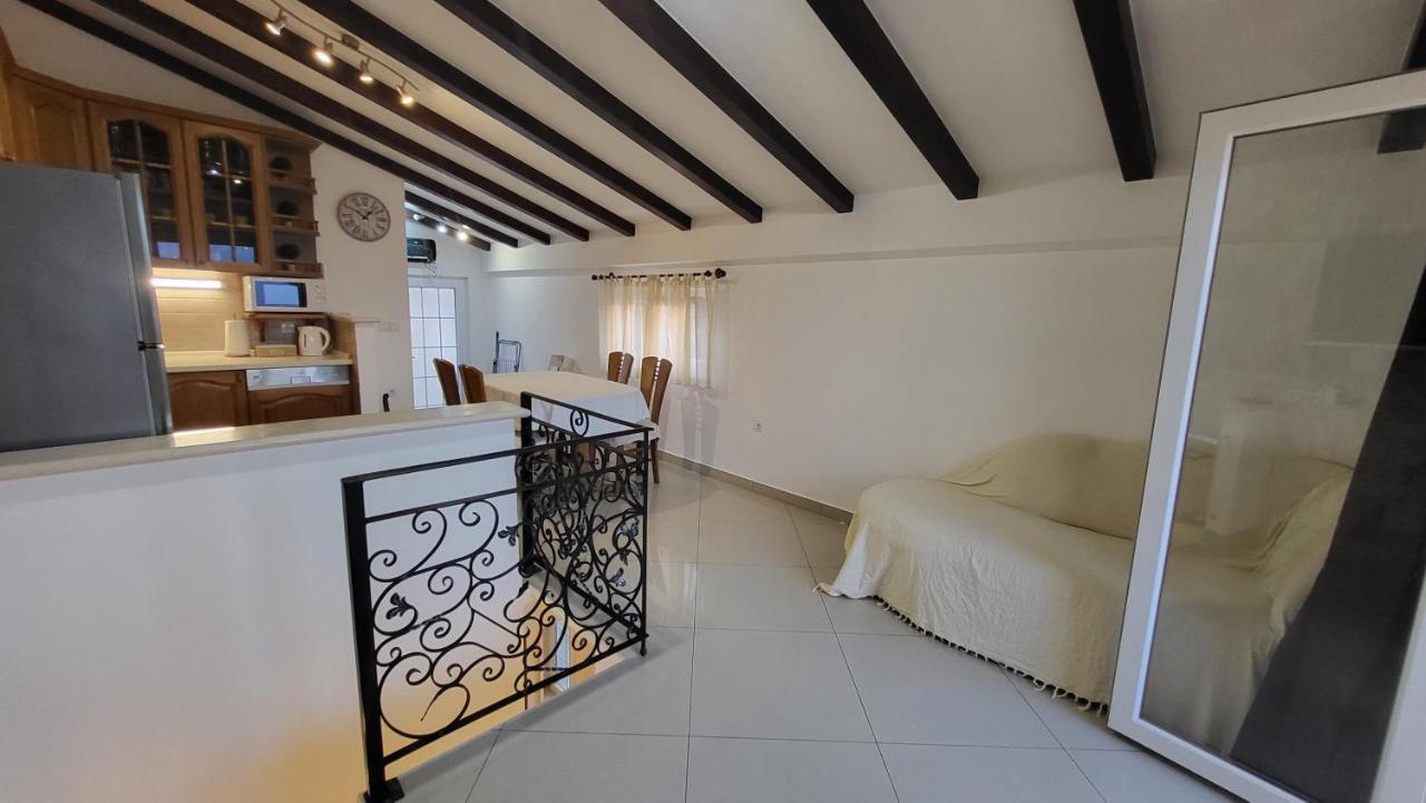 Stone House Didini Dvori *