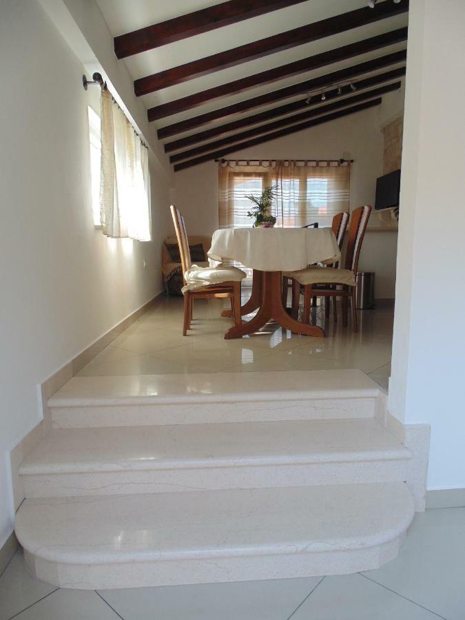 Stone House Didini Dvori Lumbarda